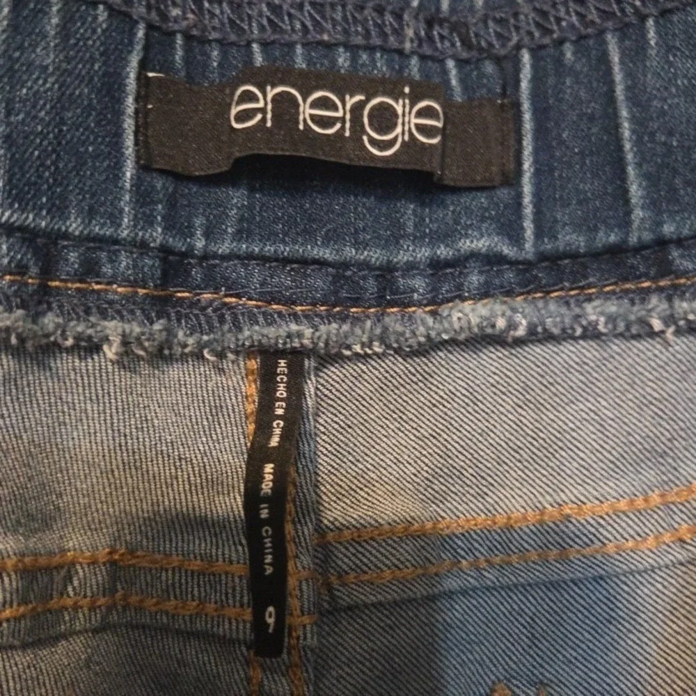 Energie Denim Bermuda Shorts, Medium Wash Elastic Waist, Woman's Size 9, Raw Hem